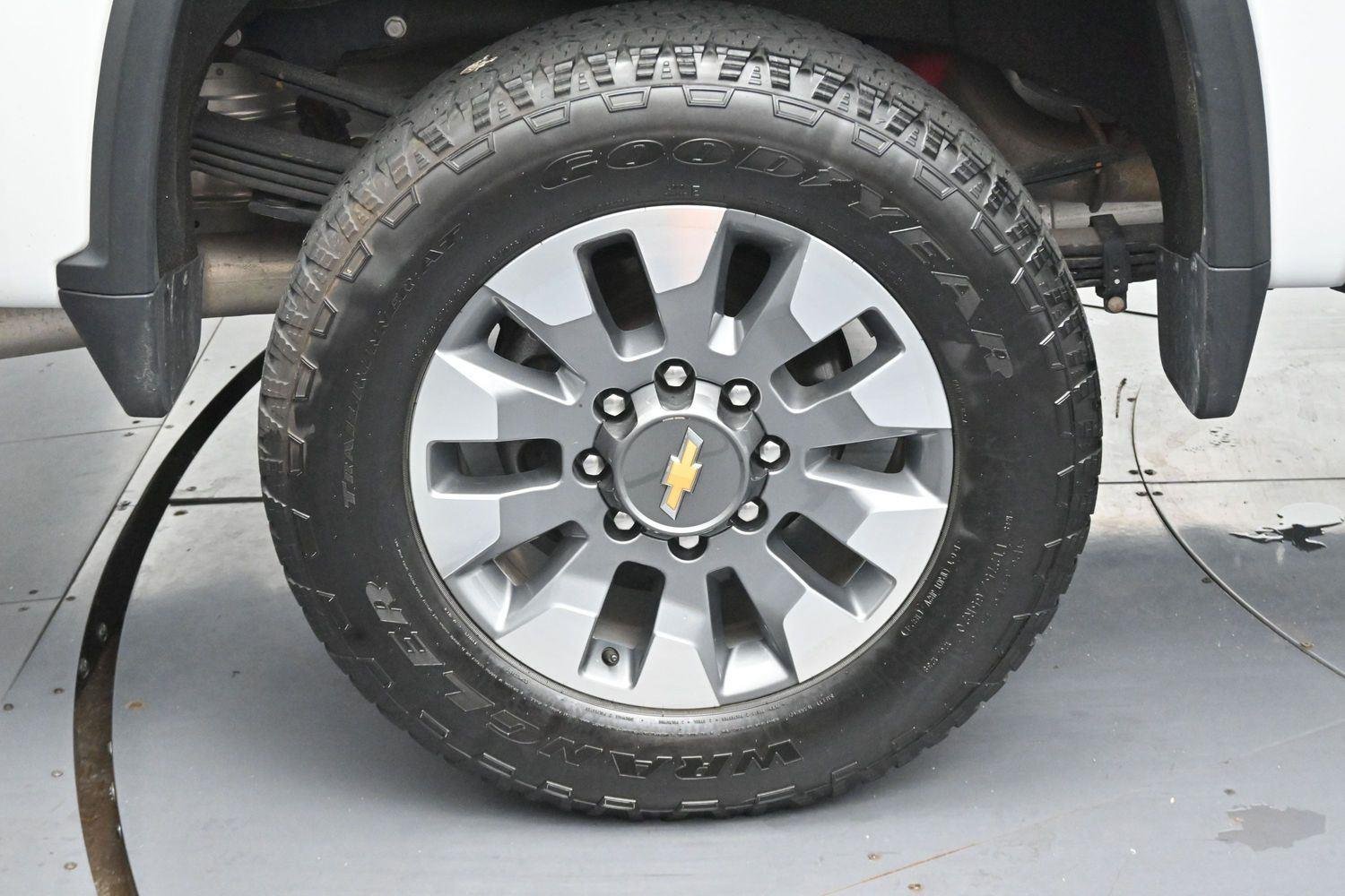 Used 2024 Summit White Chevrolet Custom image 31