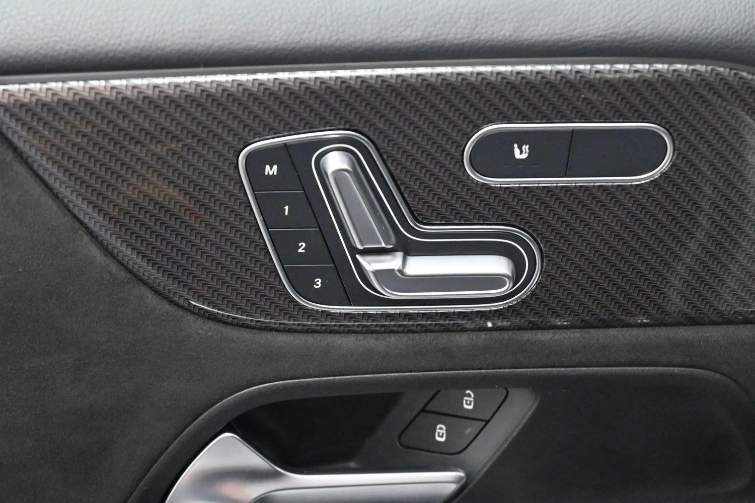 Used 2024 Black Mercedes-Benz GLB 250 image 12