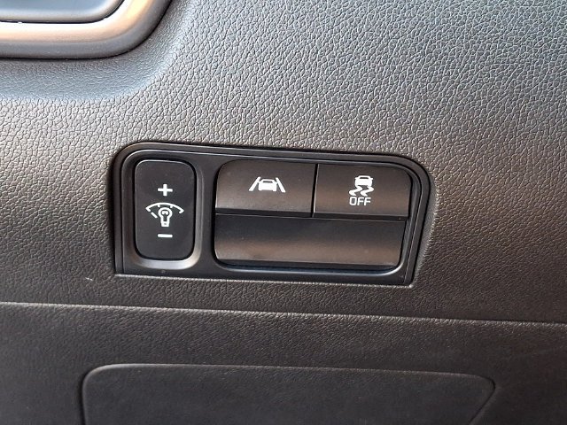 Used 2022 Silver Kia LX image 24
