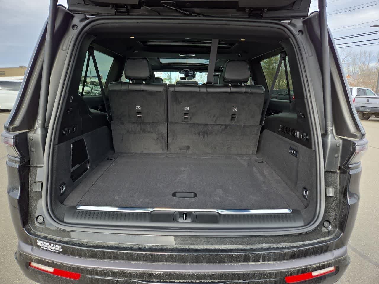 New 2026 High Gloss Black Jeep Summit Obsidian image 17