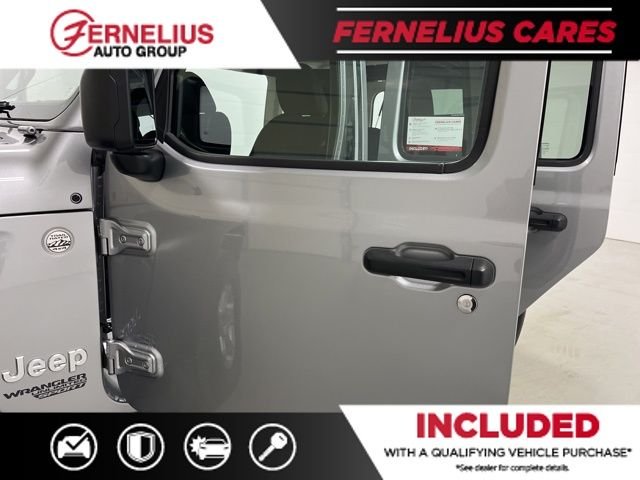 Used 2018 Silver Jeep Unlimited Sport S image 11