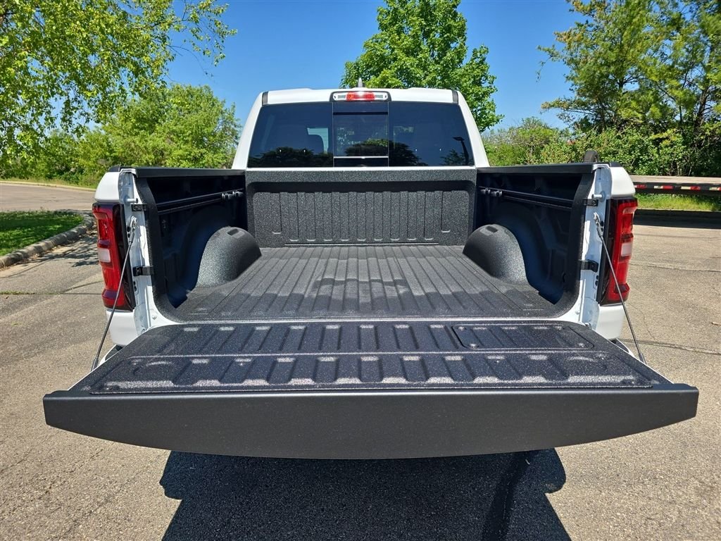 New 2026 Ivory White Tri-Coat Pearl-Coat Exterior Paint RAM Laramie image 15