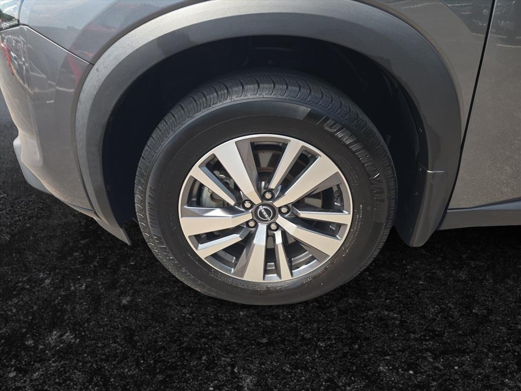 Used 2022 Gray Nissan SL image 9