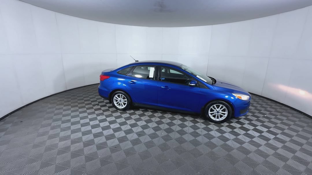 Used 2018 Blue Ford SE image 9