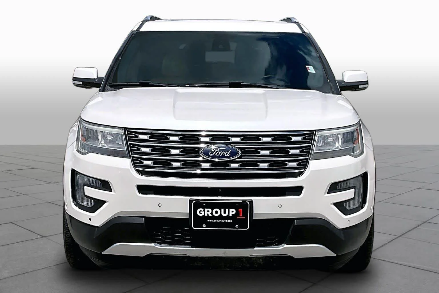 Used 2017 White Platinum Metallic Tri-Coat Ford Limited image 4