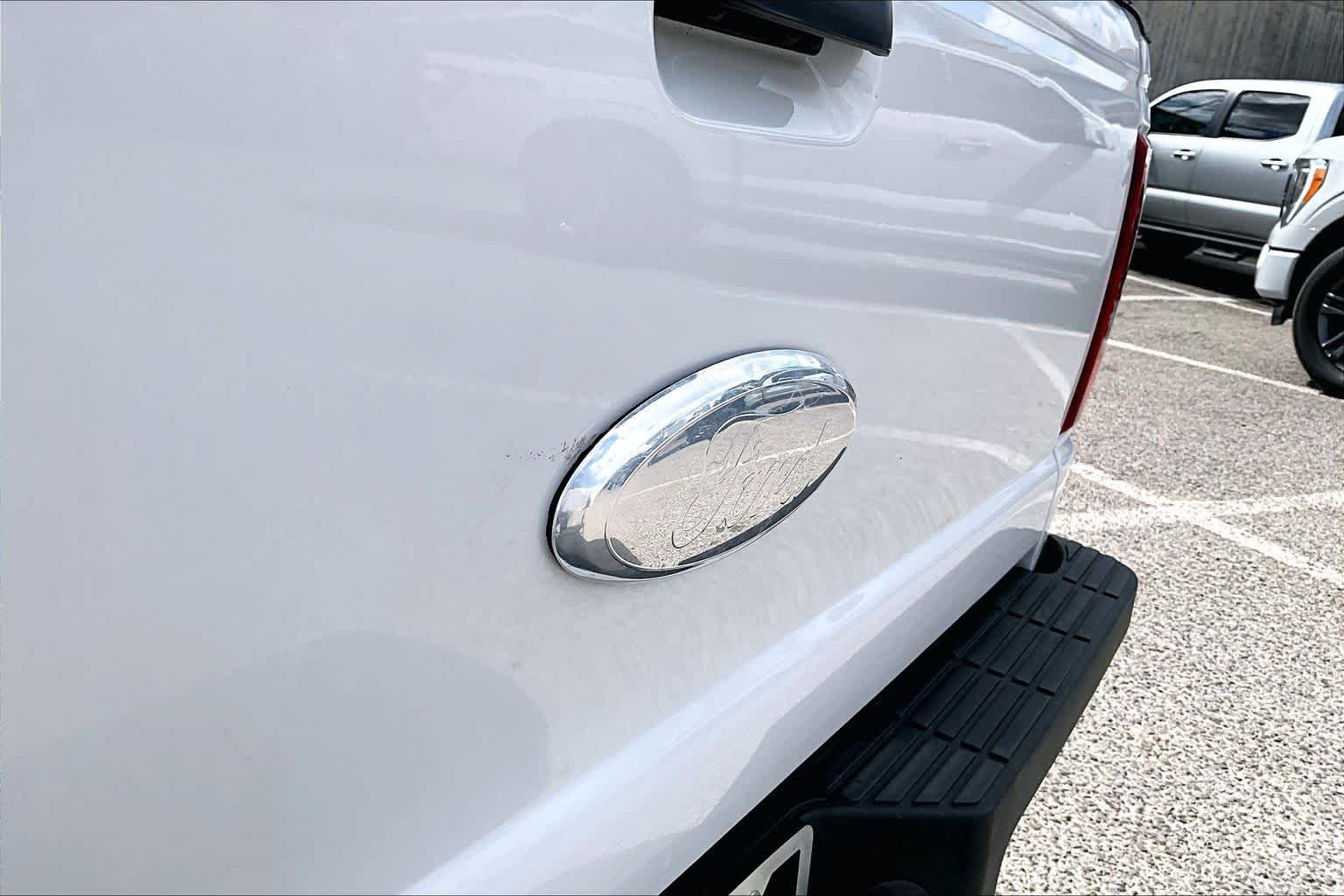 Used 2011 Oxford White Ford XL image 32