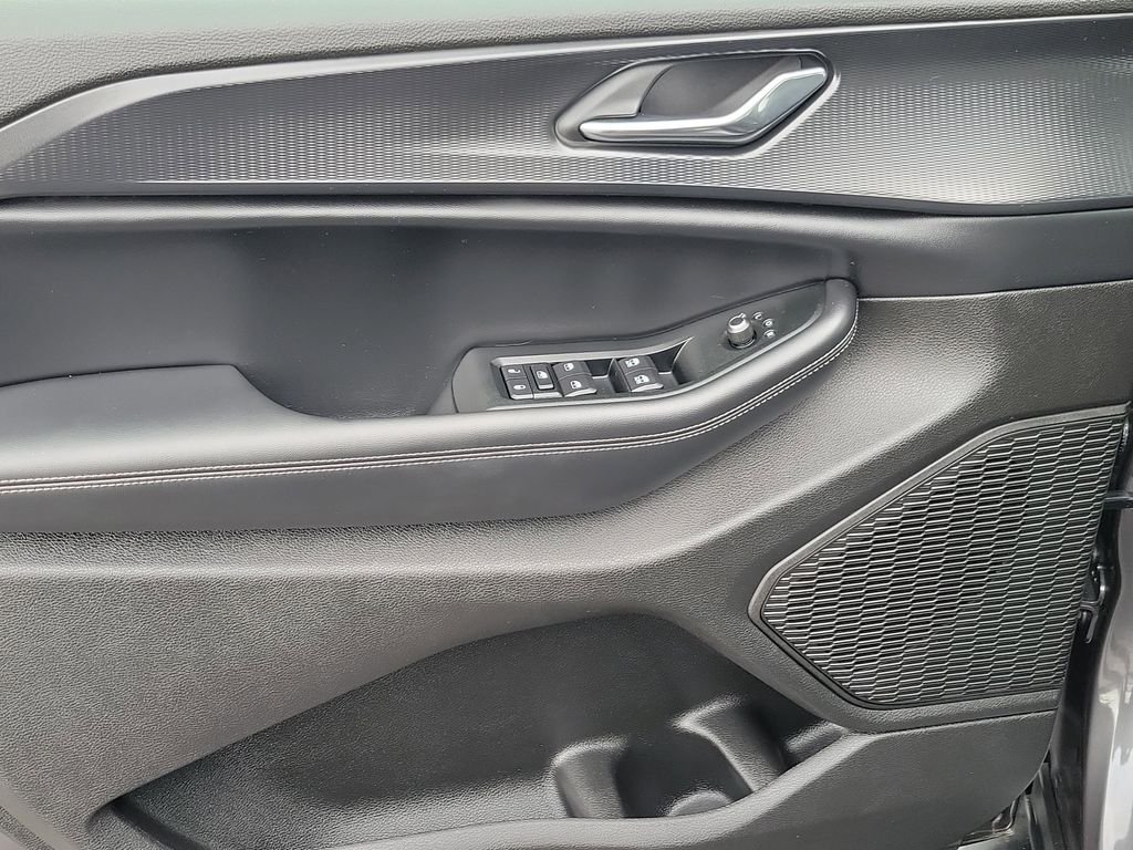 Certified Used 2025 Metallic Jeep Altitude X image 15