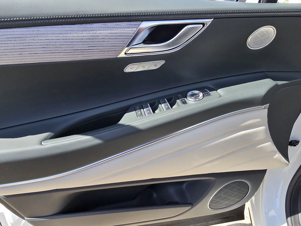 New 2026 White Genesis 2.5T image 15