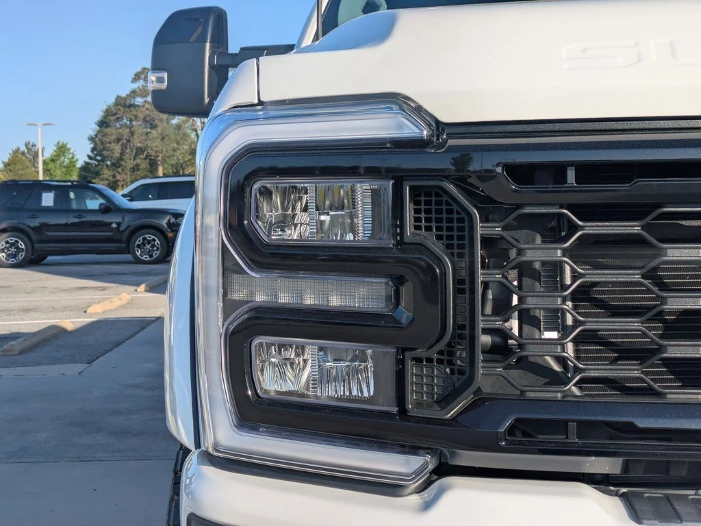 New 2026 Star White Metallic Tri-Coat Ford Lariat image 9