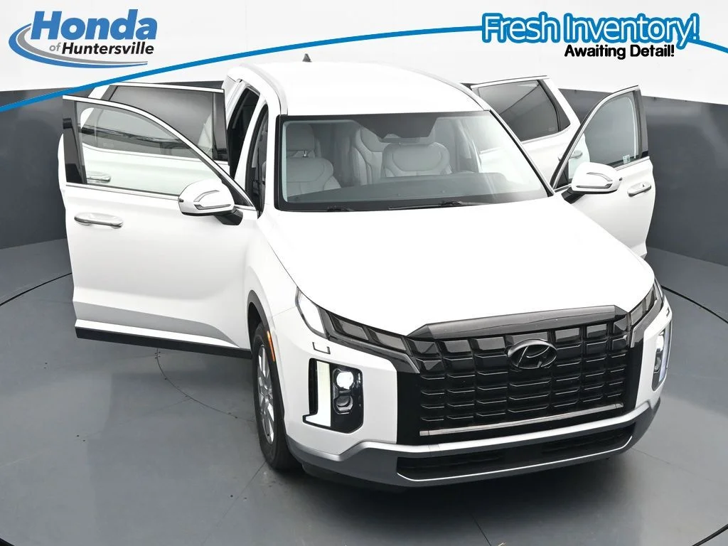 Used 2025 White Hyundai SEL image 36