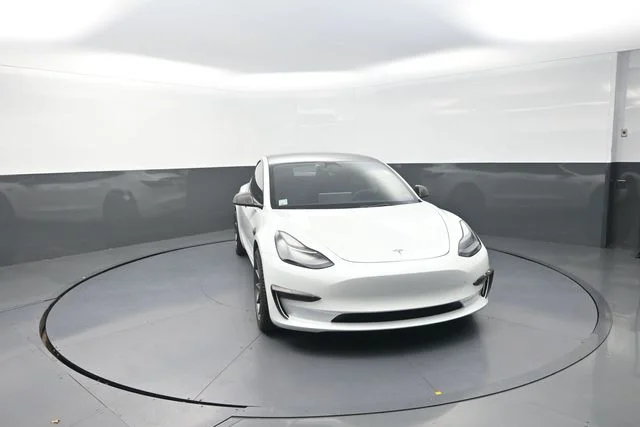 Used 2022  Tesla Long Range image 25