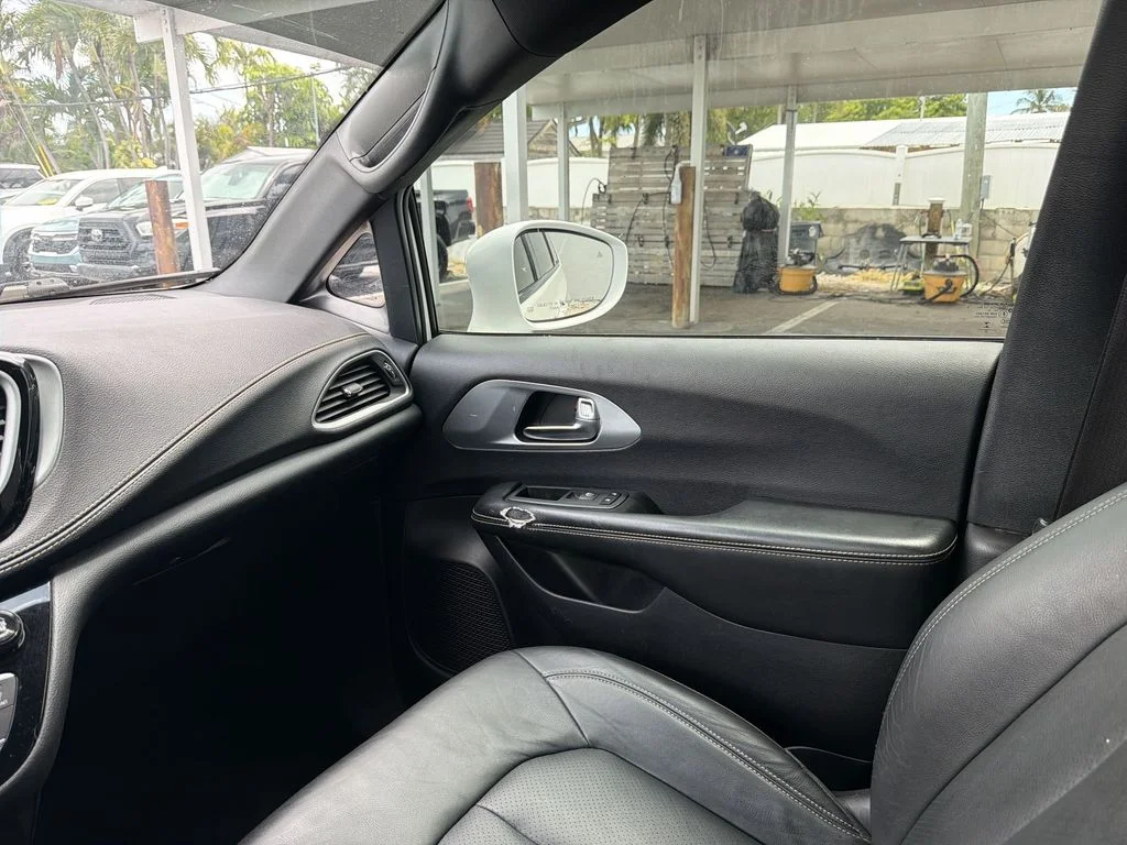 Used 2021 White Chrysler Touring L image 11