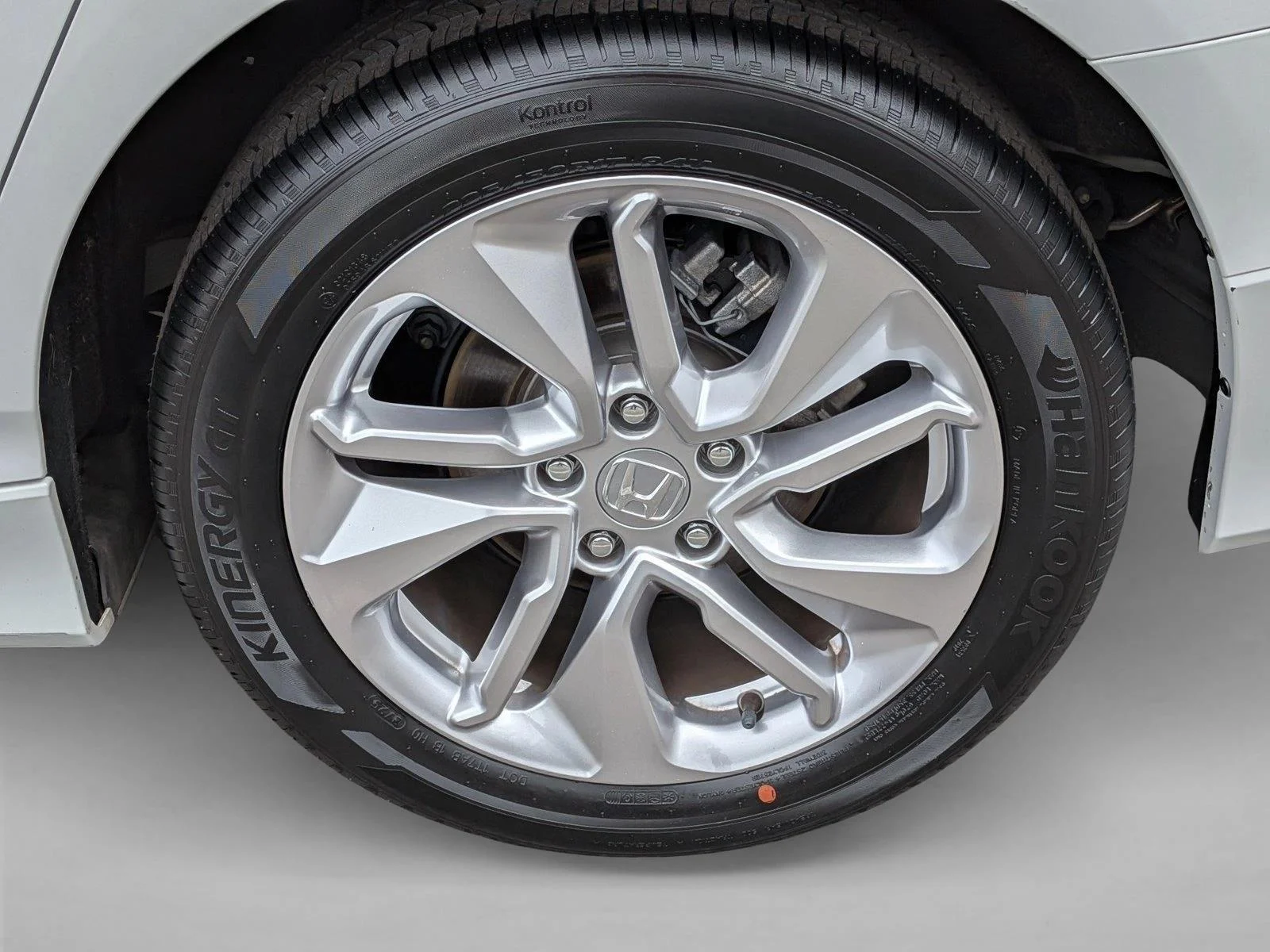 Used 2018 White Honda LX 1.5T image 21