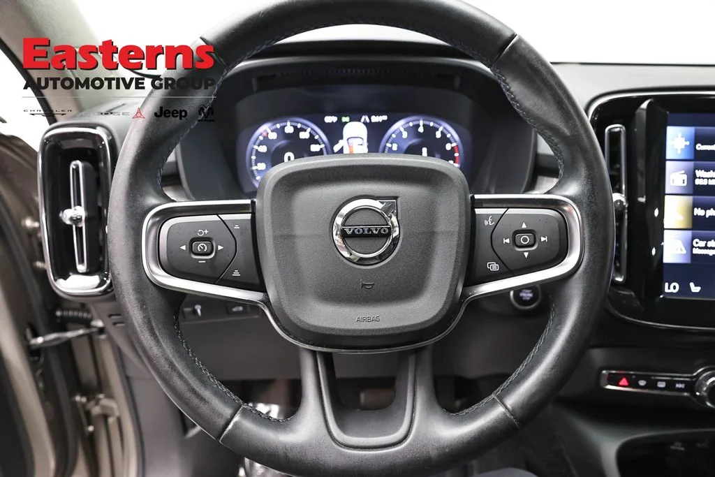 Used 2022 Brown Volvo Momentum image 12
