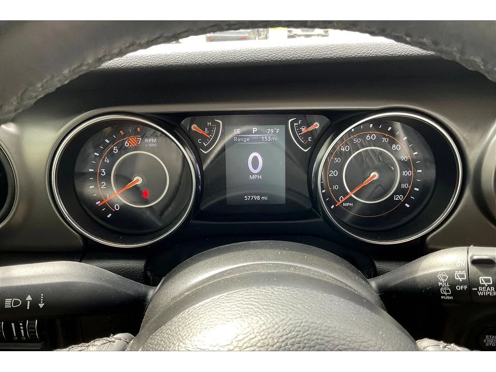Used 2022 Pink Jeep Sport S image 13