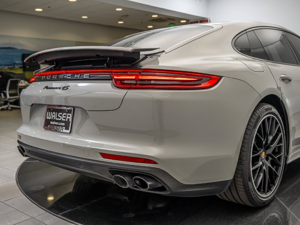 Used 2018 Chalk Porsche 4S image 20