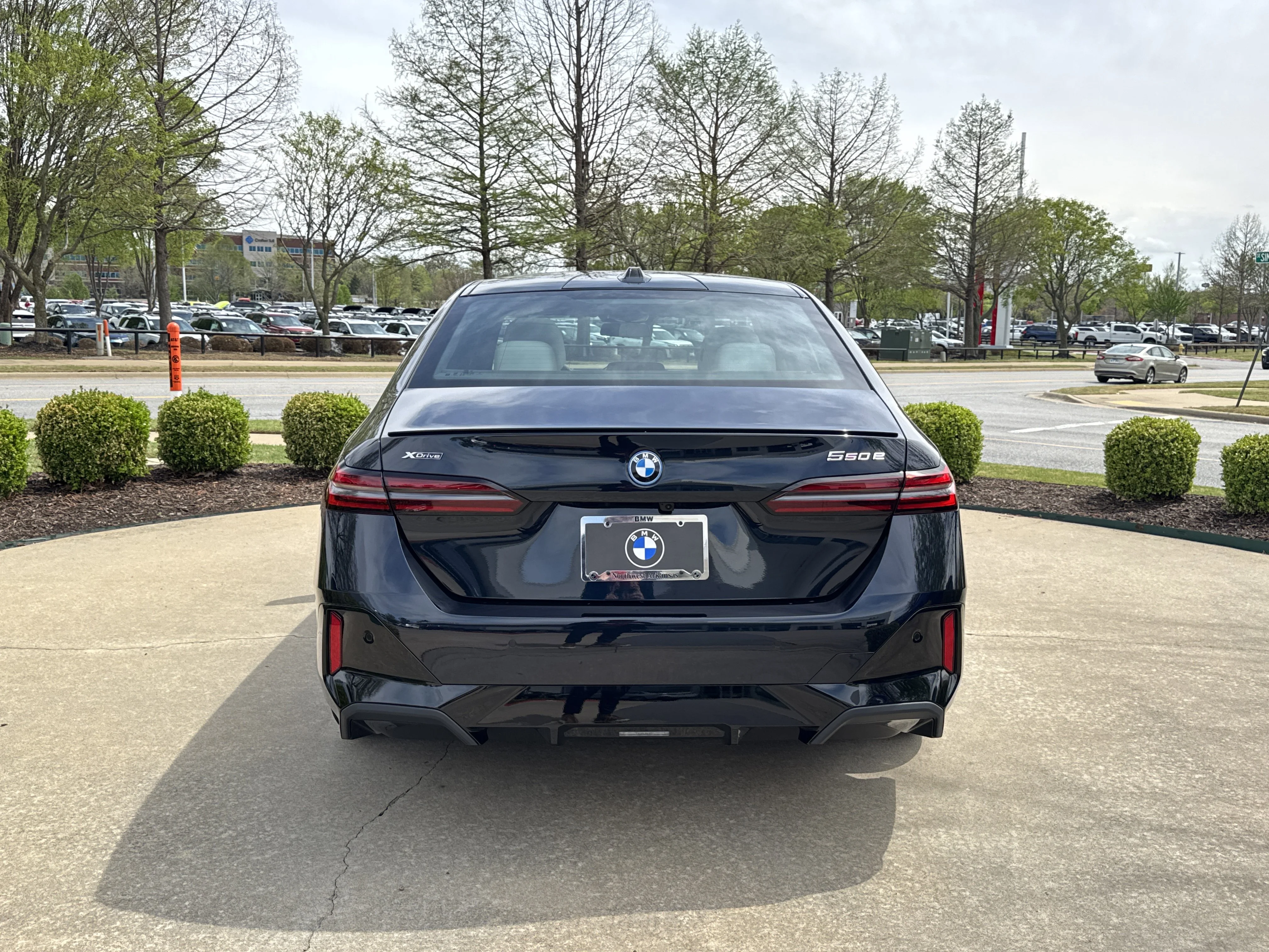 New 2026 CARBON BLACK BMW 550e xDrive image 4