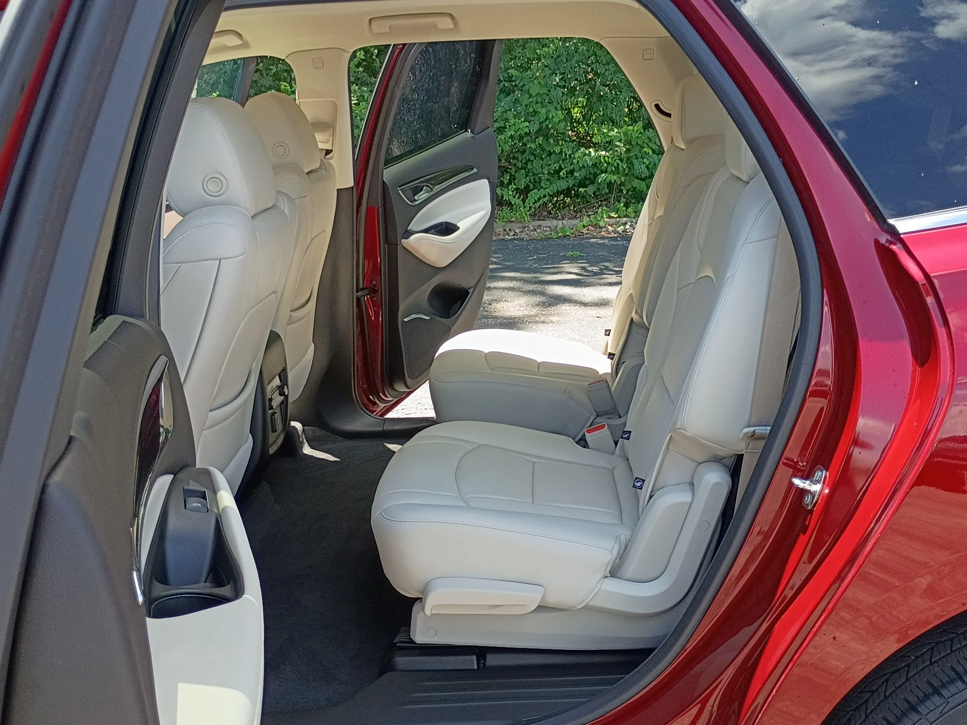 Used 2023 Cherry Red Tintcoat Buick Essence image 14