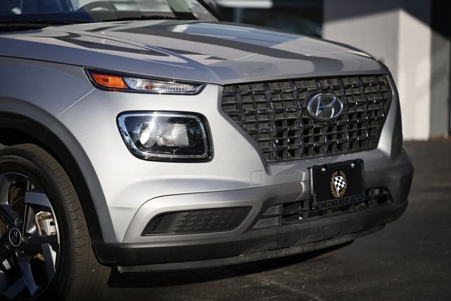 Used 2025 Shimmering Silver Hyundai SEL image 2