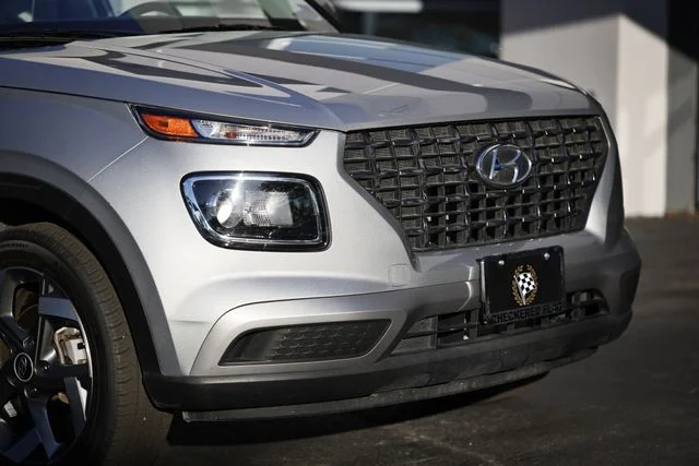 Used 2025 Shimmering Silver Hyundai SEL image 2