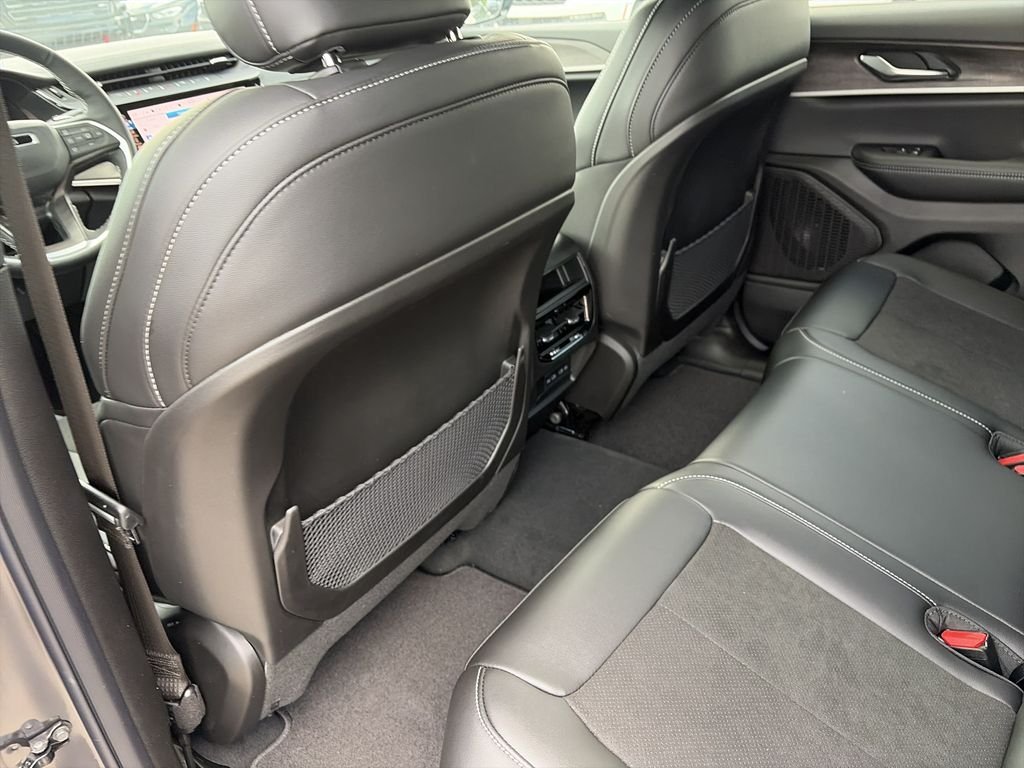 New 2026 Baltic Gray Metallic Clear-Coat Exterior Paint Jeep Altitude image 30
