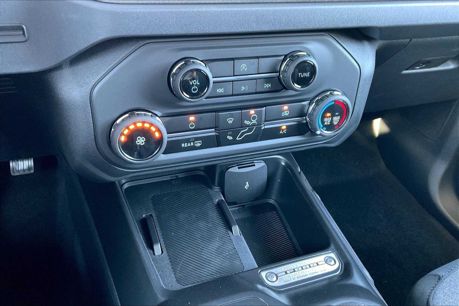 2025 Ford Bronco 4-Door Base - Photo 16
