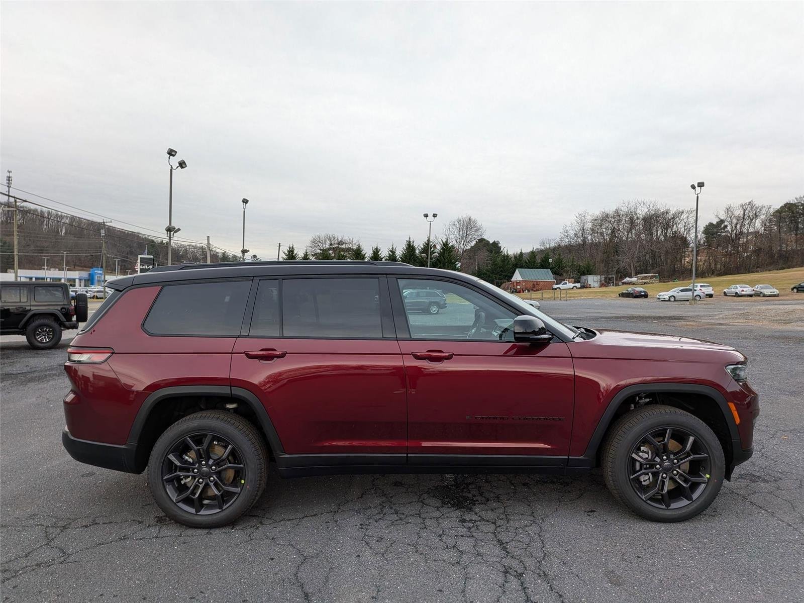 New 2025 Velvet Red Pearl-Coat Exterior Paint Jeep Limited image 4