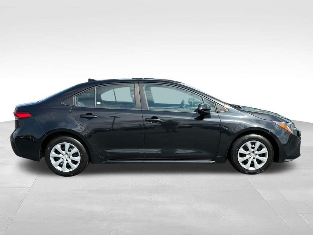2022 Toyota Corolla LE - Photo 4