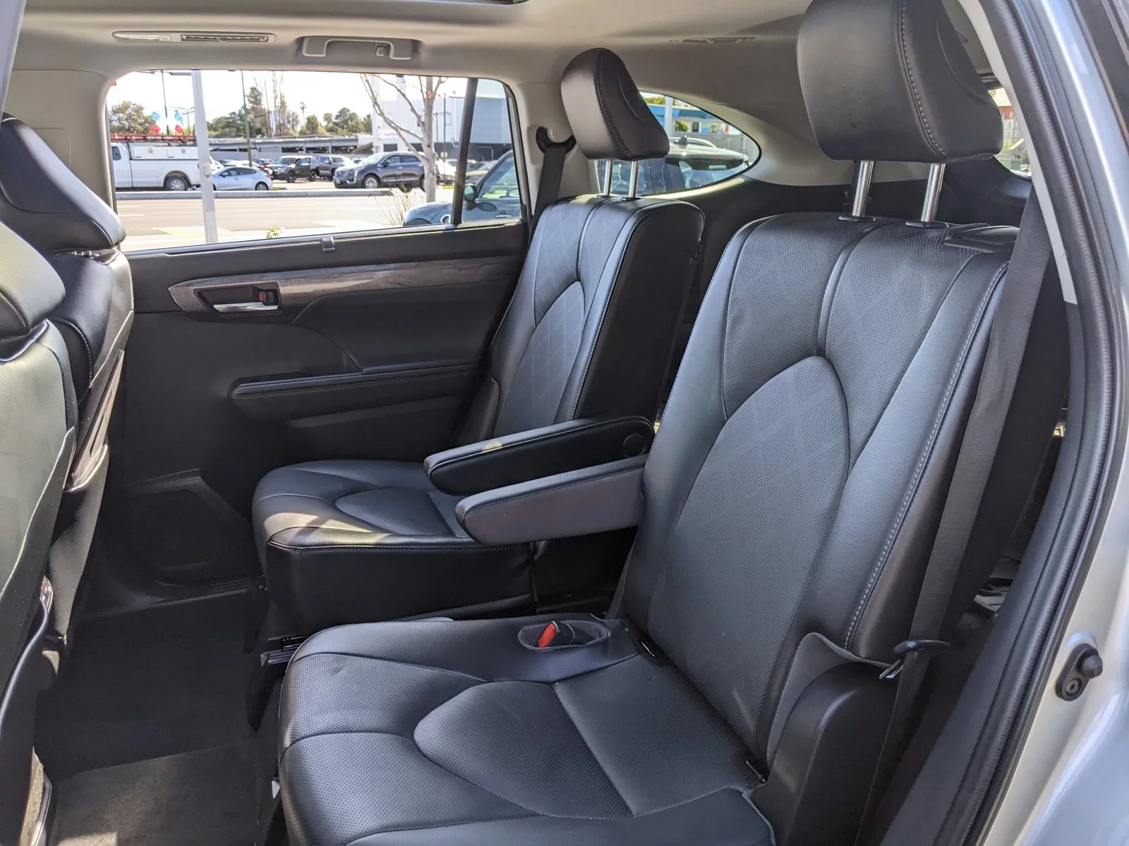 Used 2022 Celestial Silver Metallic Toyota Platinum image 19