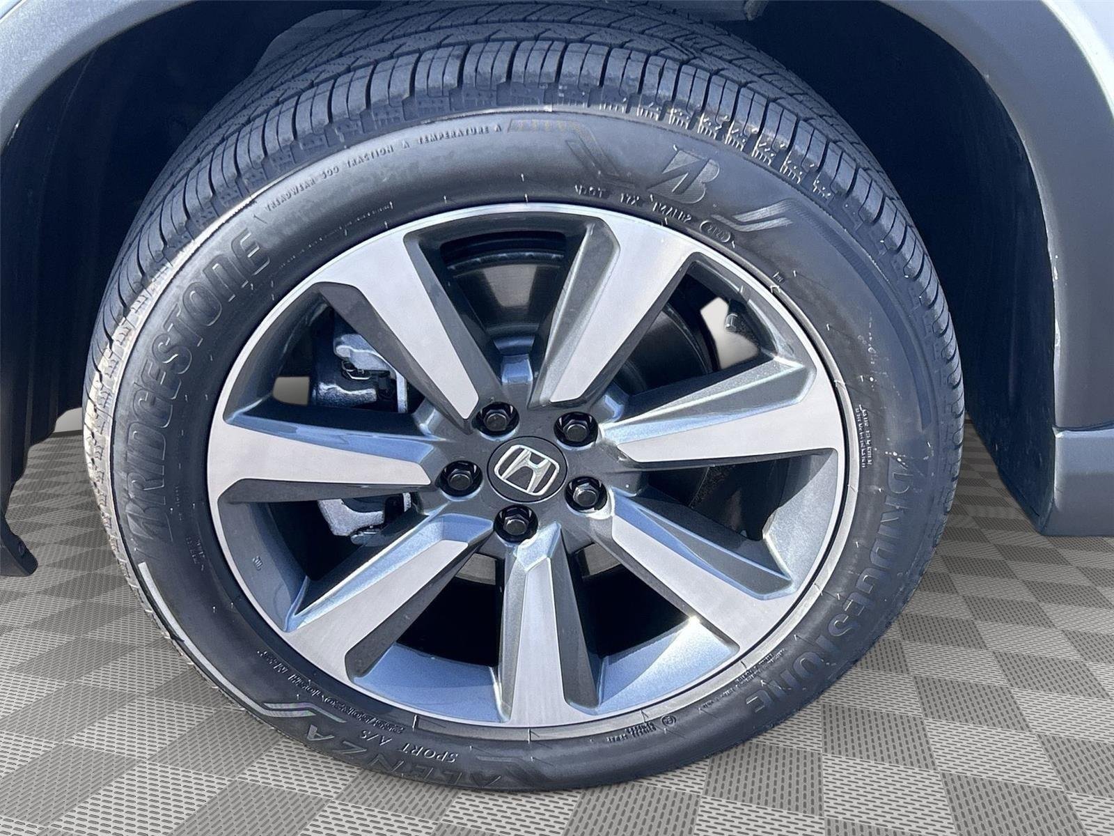 Certified 2025 Honda Pilot Elite with VIN 5FNYG1H82SB142708 for sale in Kansas City