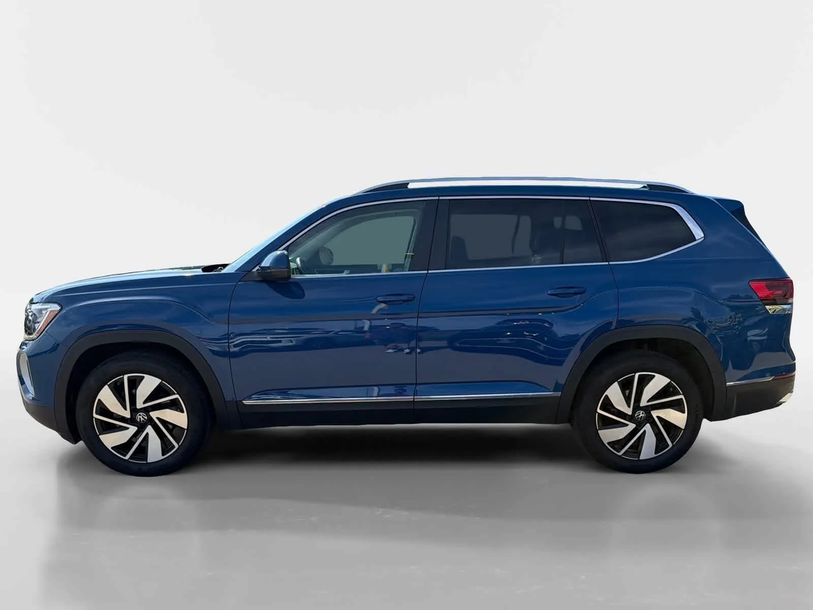 Certified Used 2025 Blue Volkswagen 2.0T SEL image 3
