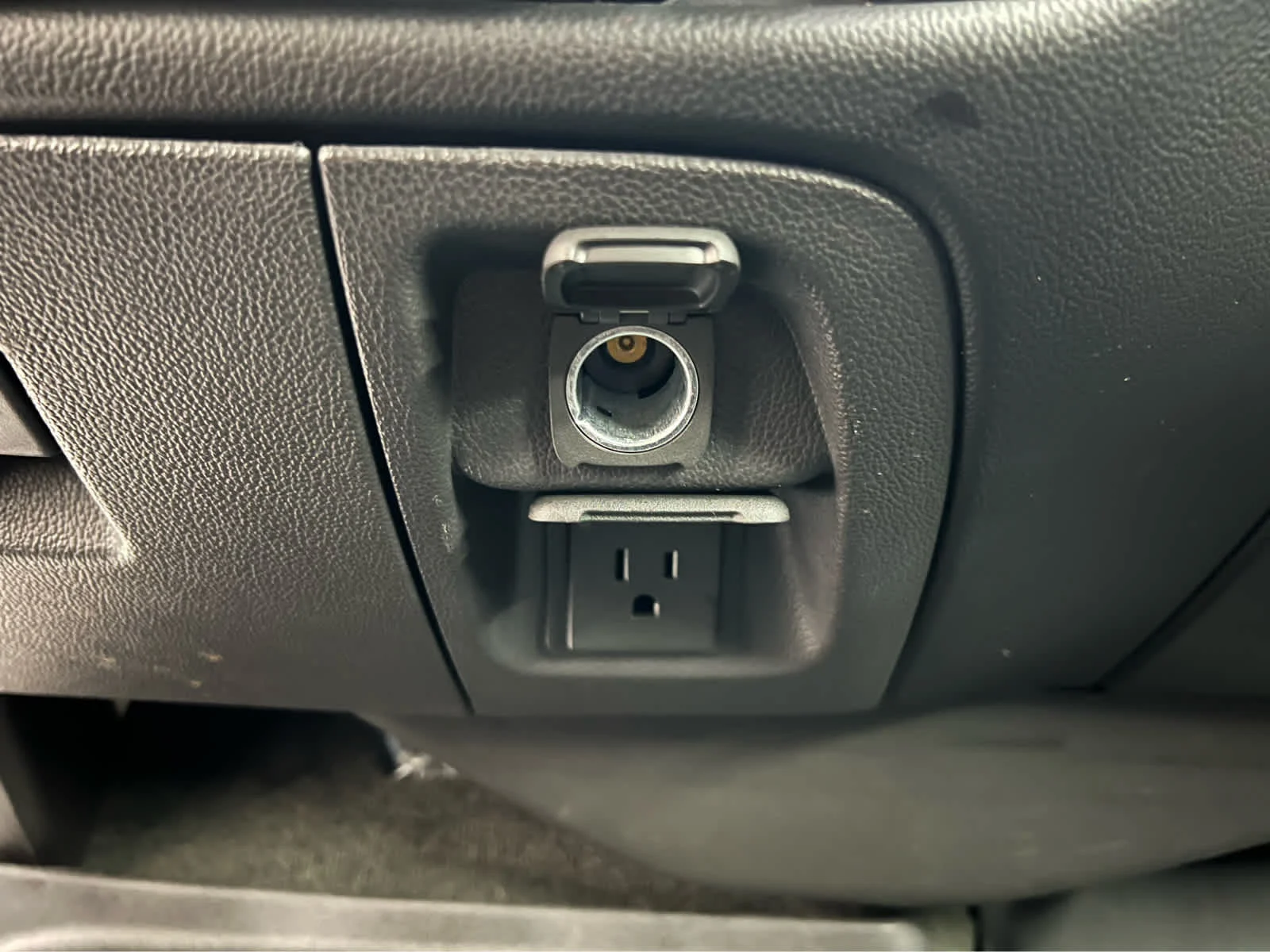 Used 2018 Silver Ice Metallic Chevrolet LT image 24