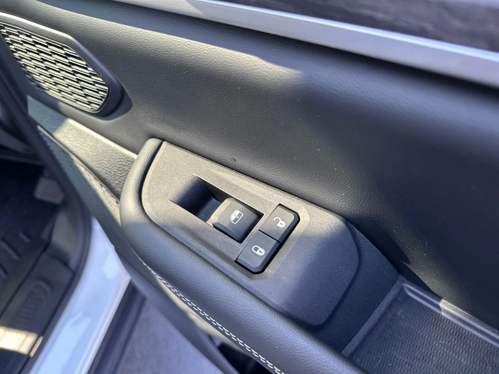 Used 2022 White Jeep 4xe image 34