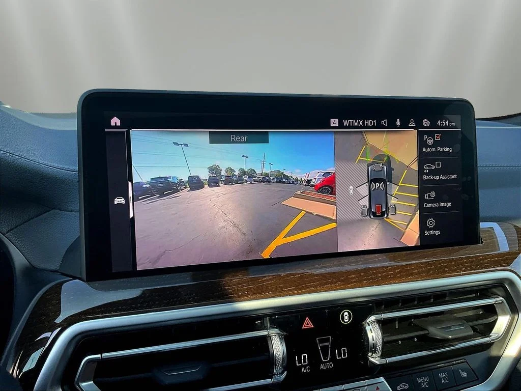 Used 2022  BMW xDrive30i image 14