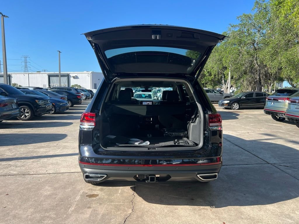 New 2026 Black Volkswagen SE w/Technology image 41