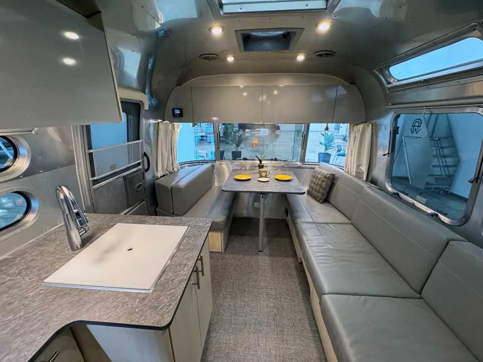 Used 2021 SILVER AIRSTREAM  image 32