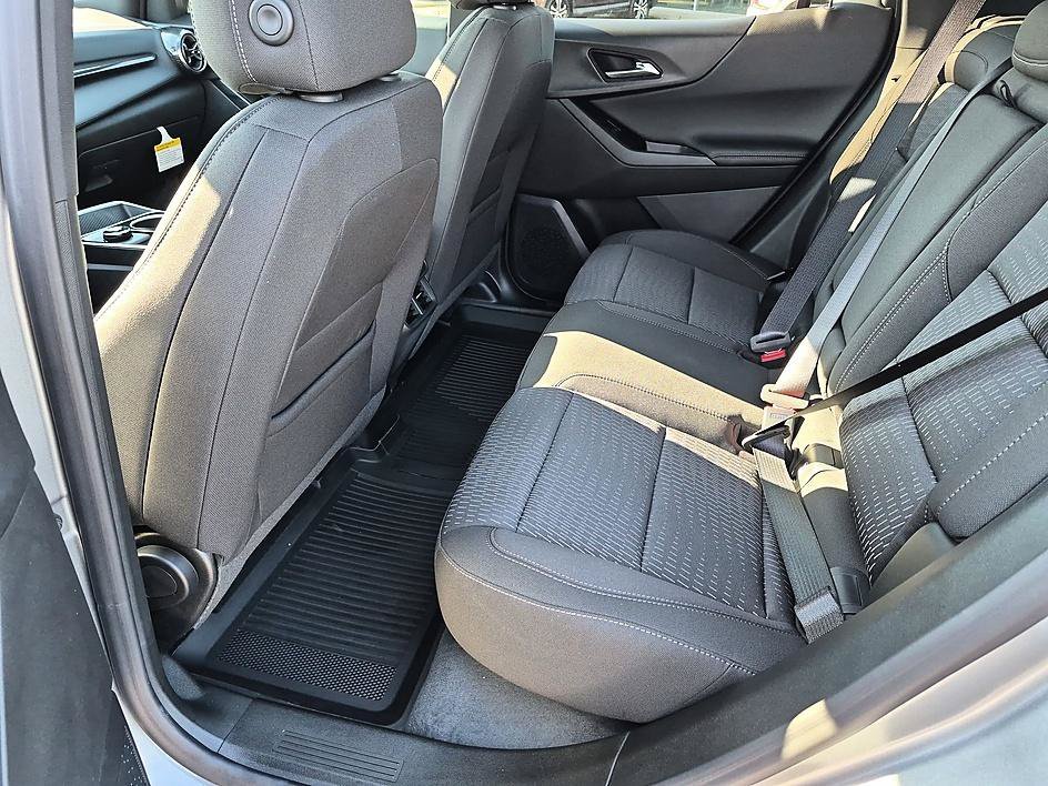 2027 Chevrolet Equinox LT - Photo 29