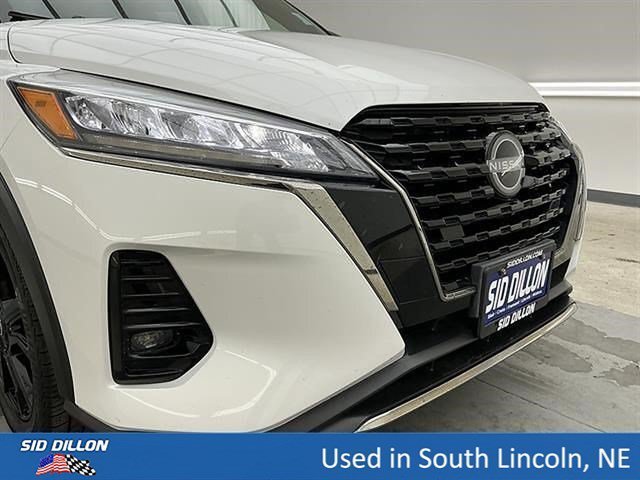 Used 2022 Aspen White Tricoat/Super Black Nissan SR image 24
