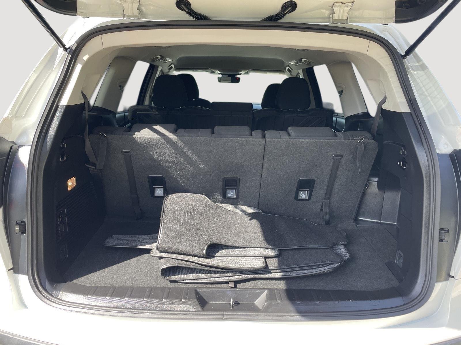 Used 2023 Crystal White Pearl Subaru Base image 23