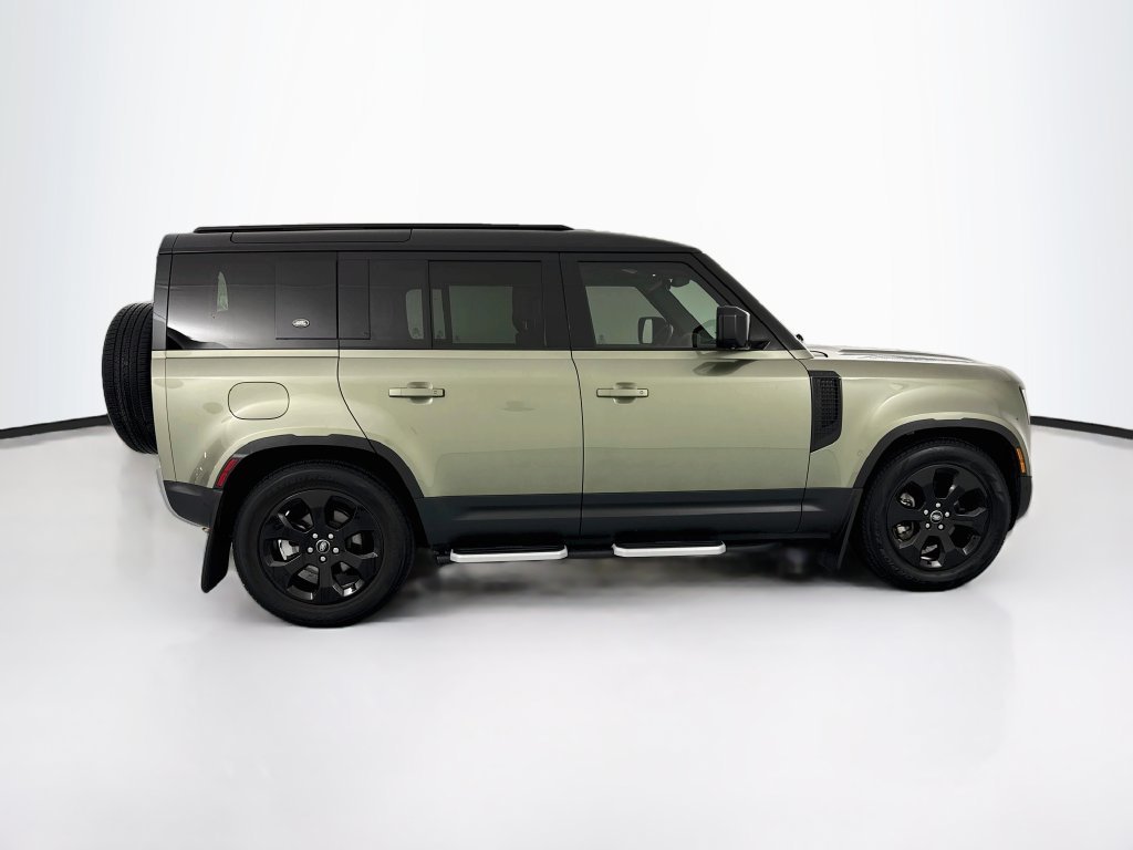Used 2024 Green Land Rover S image 4