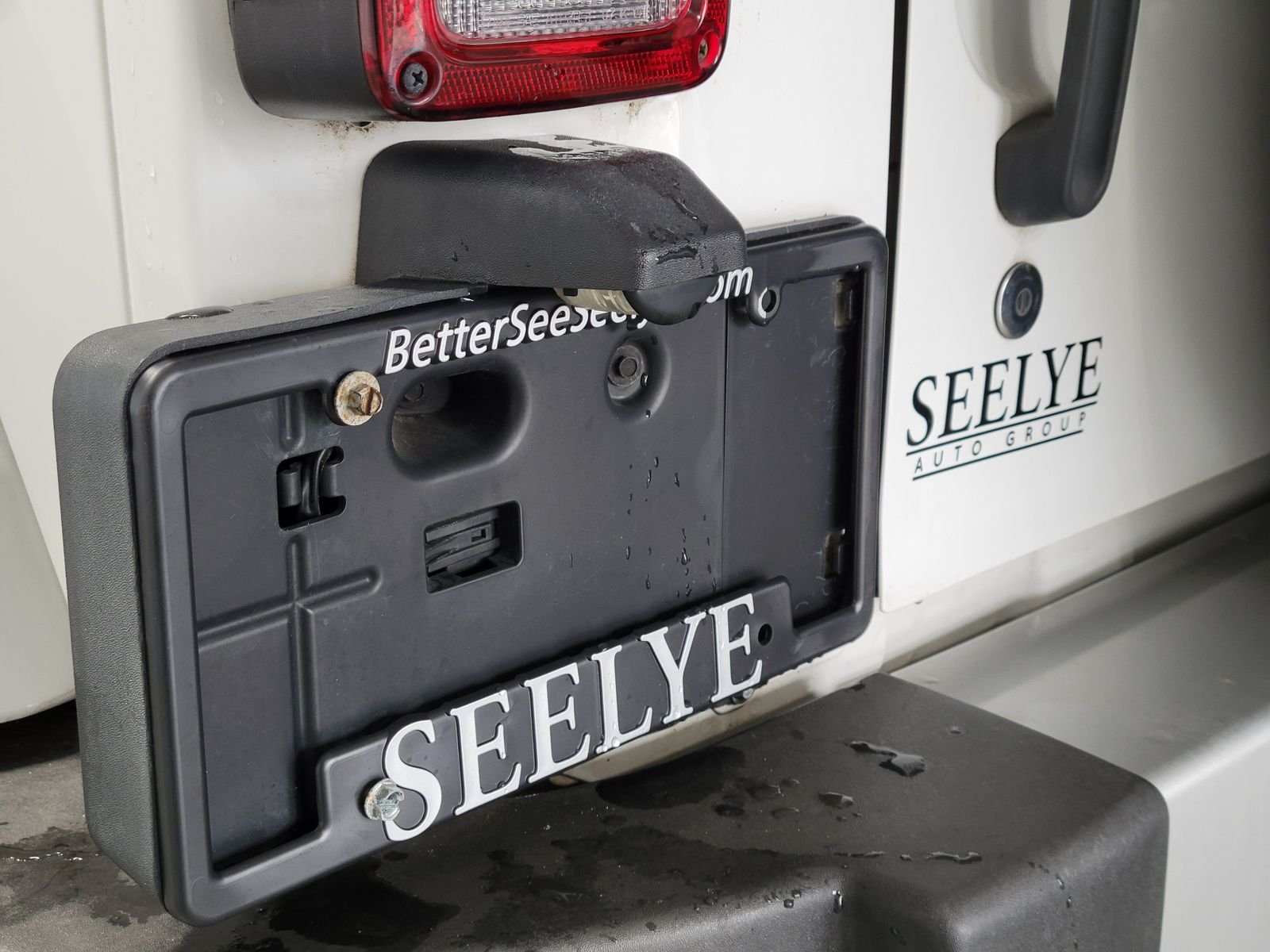 Used 2012 White Jeep Unlimited Sahara image 25