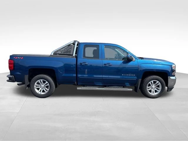 Used 2019 DEEP OCEAN BLUE METALLIC Chevrolet LT image 7