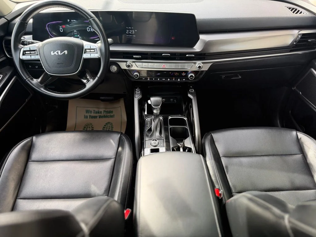 Used 2025 Black Kia S image 11