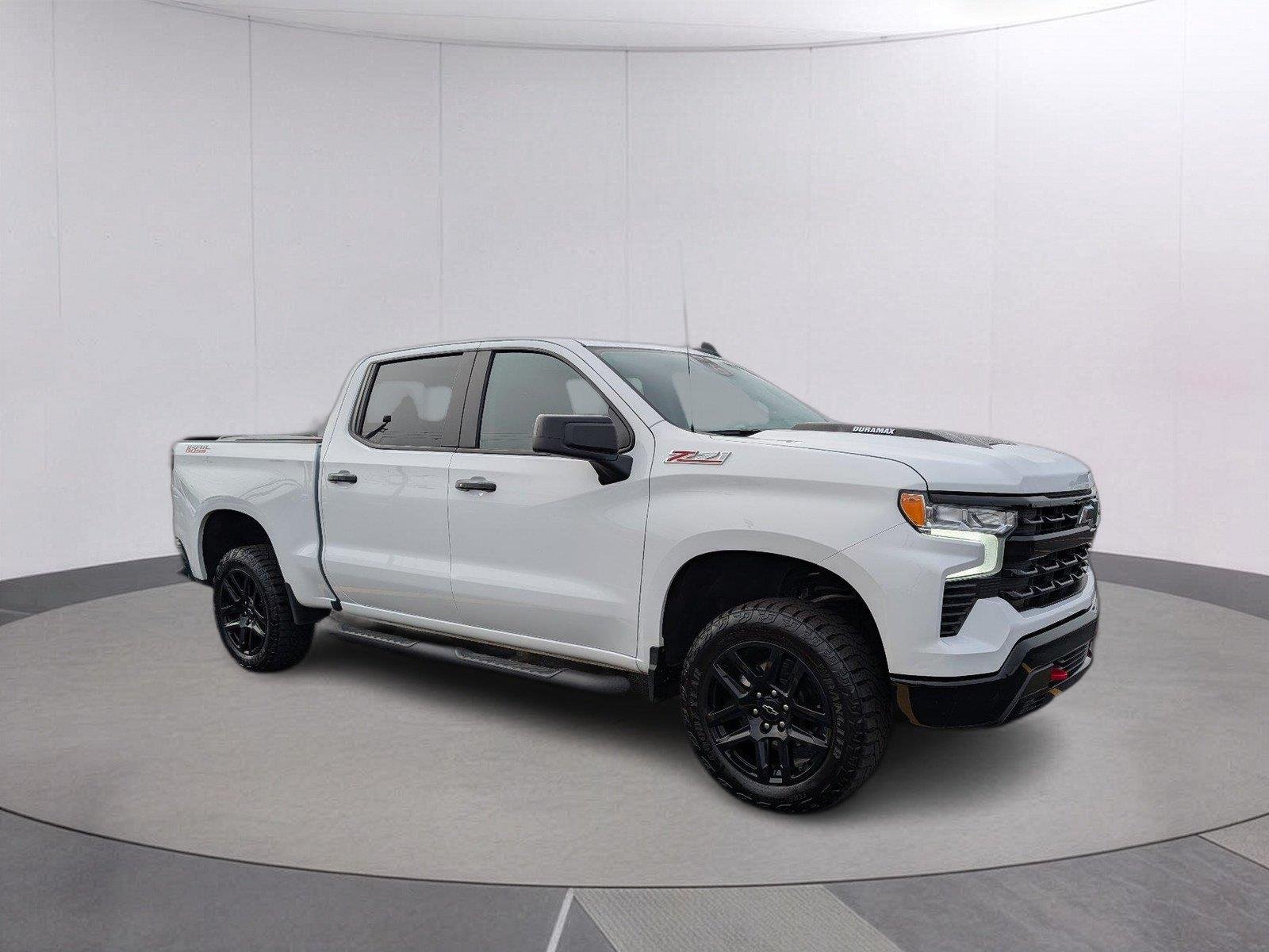 Used 2025 Summit White Chevrolet LT Trail Boss image 9