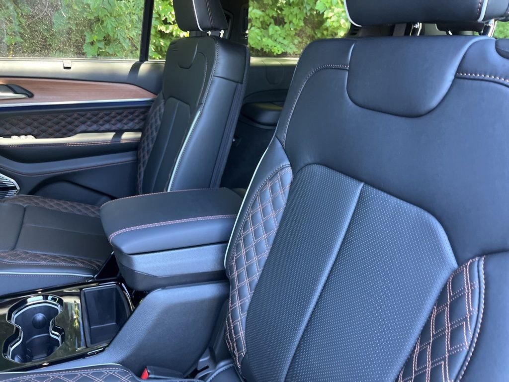 New 2026 Fathom Blue Pearl-Coat Exterior Paint Jeep Summit image 36