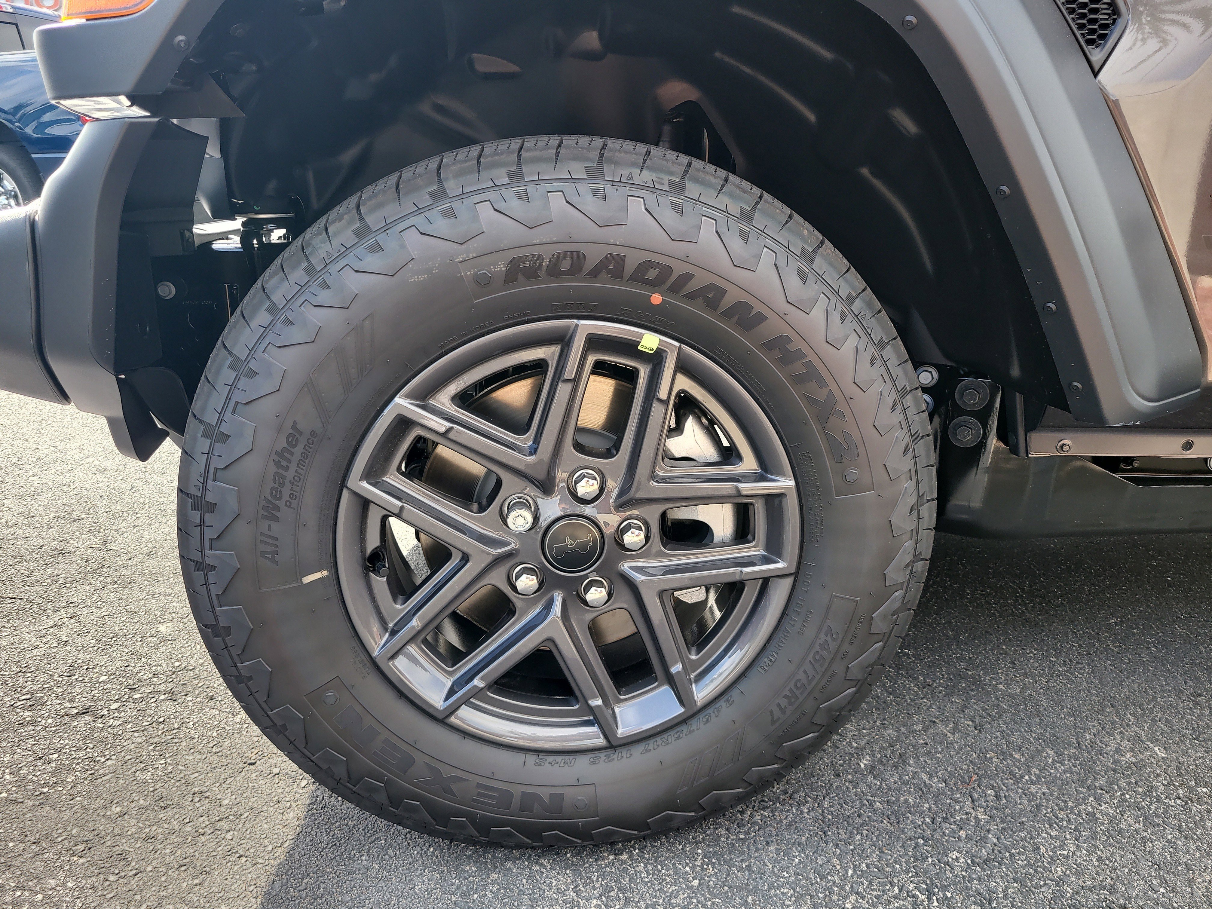 New 2026 Granite Crystal Metallic Clear-Coat Exterior Paint Jeep Sport S image 10