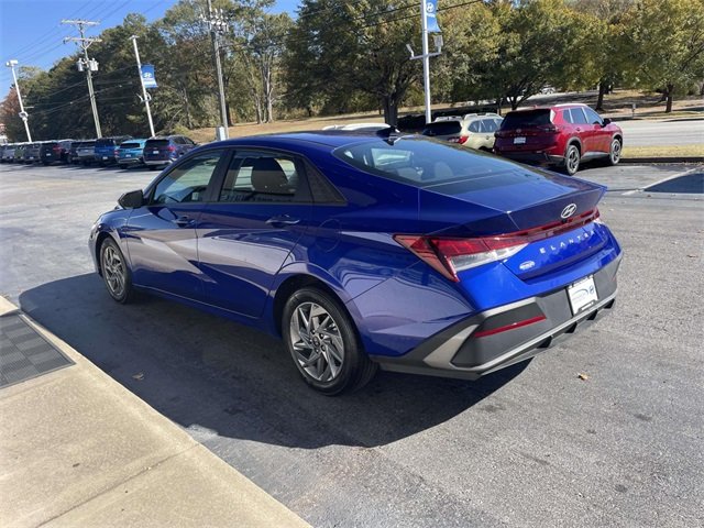 2024 Hyundai Elantra SEL photo 4
