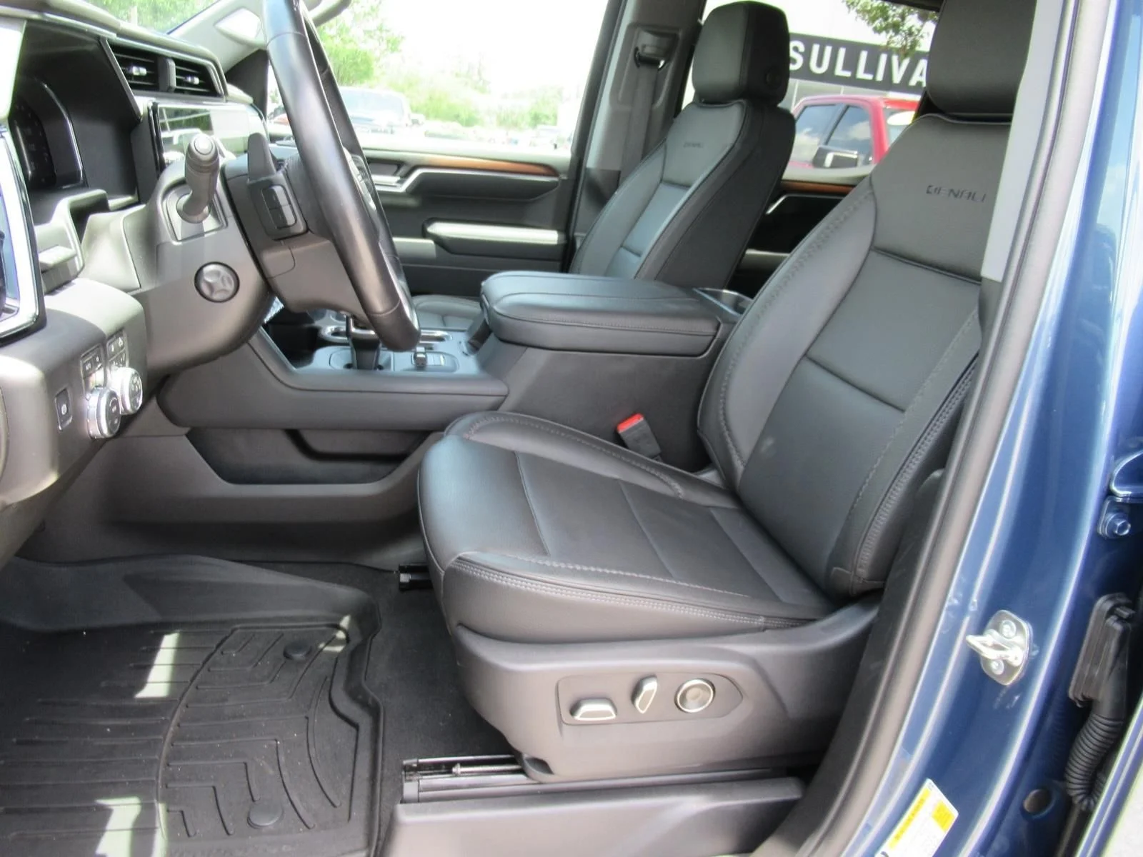 Used 2026  GMC Denali image 19