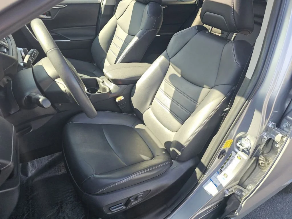 Used 2022 Silver Sky Metallic Toyota XLE Premium image 6