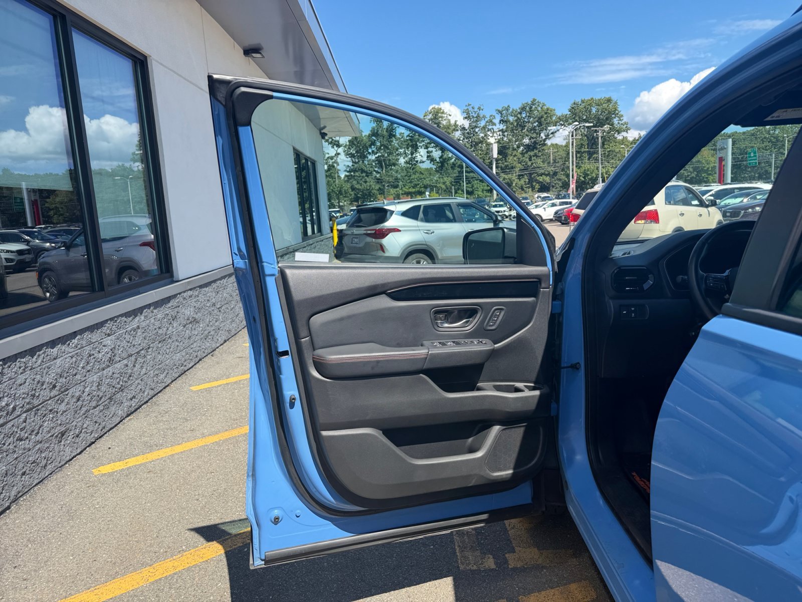 Used 2023 Diffused Sky Pearl Honda TrailSport image 28